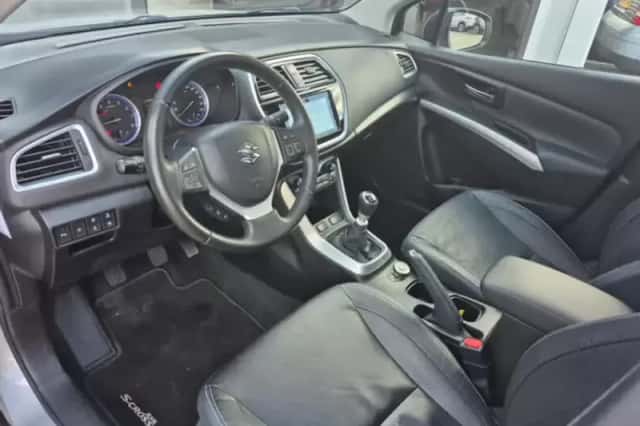 Suzuki S-Cross (2017) thumbnail 6