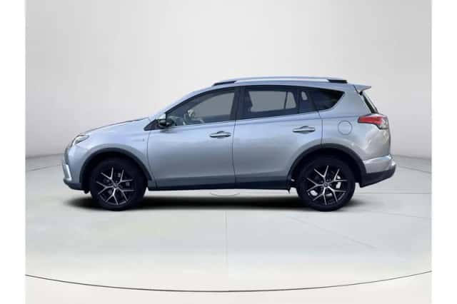 Toyota RAV4 (2017) thumbnail 2