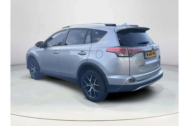 Toyota RAV4 (2017) thumbnail 3