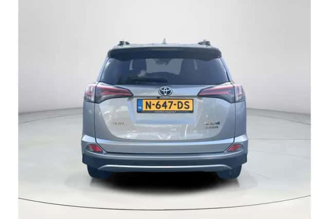 Toyota RAV4 (2017) thumbnail 4