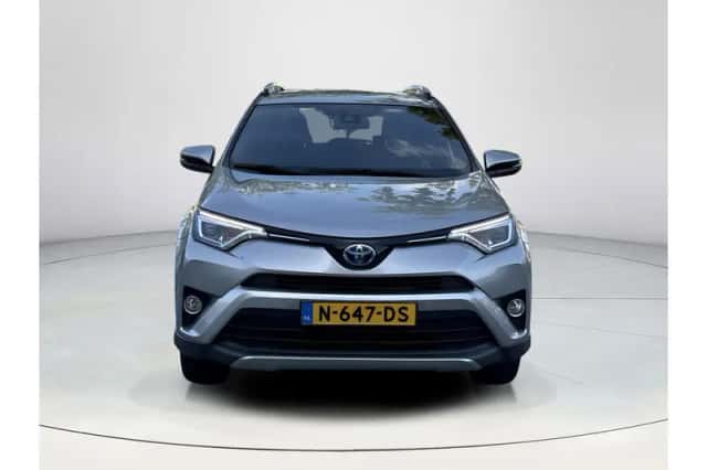 Toyota RAV4 (2017) thumbnail 5