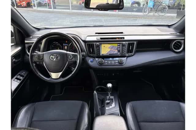 Toyota RAV4 (2017) thumbnail 6