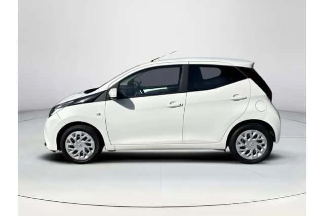 Toyota Aygo (2021) thumbnail 2