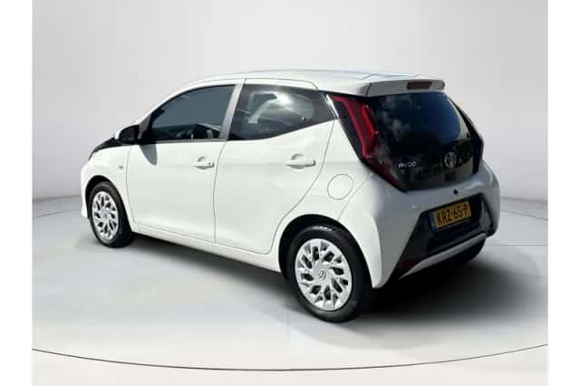 Toyota Aygo (2021) thumbnail 3
