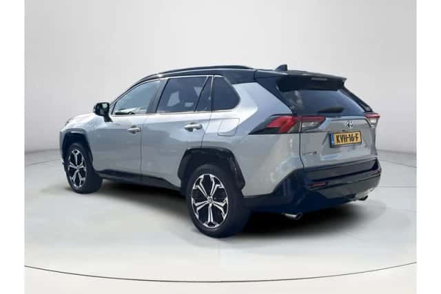Toyota RAV4 (2022) thumbnail 3