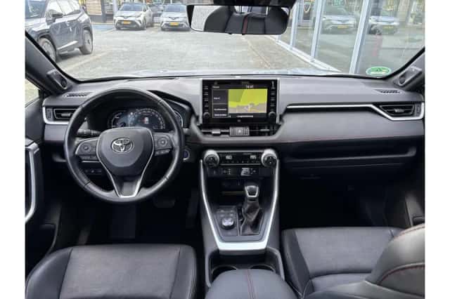 Toyota RAV4 (2022) thumbnail 6