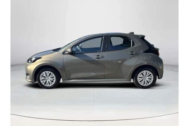 Toyota Yaris (2022) thumbnail 2