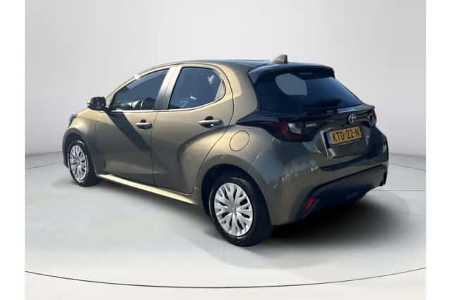 Toyota Yaris (2022) thumbnail 3