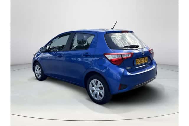 Toyota Yaris (2019) thumbnail 3