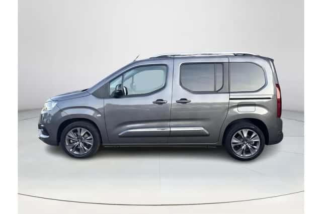 Toyota ProAce City Verso (2022) thumbnail 2
