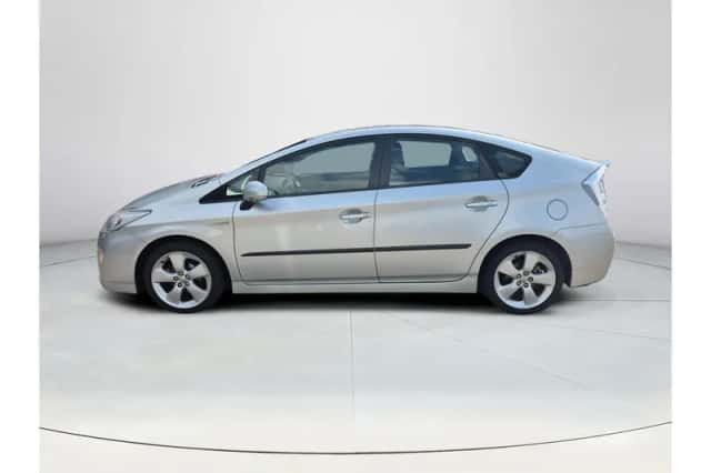Toyota Prius (2011) thumbnail 2