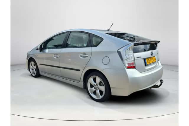 Toyota Prius (2011) thumbnail 3