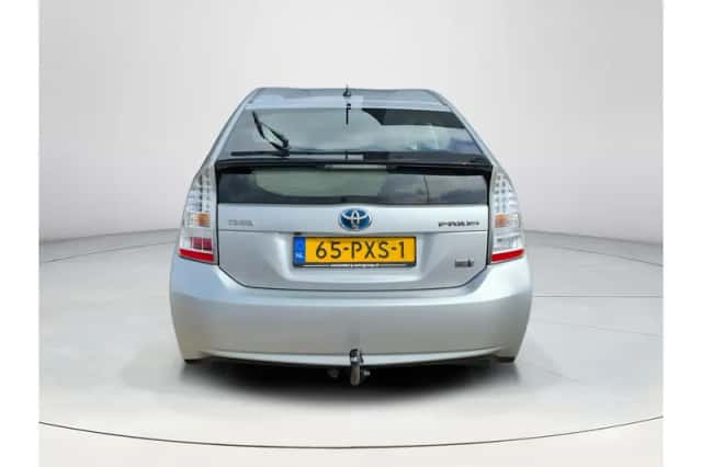 Toyota Prius (2011) thumbnail 4