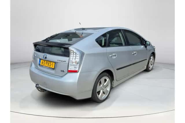 Toyota Prius (2011) thumbnail 5