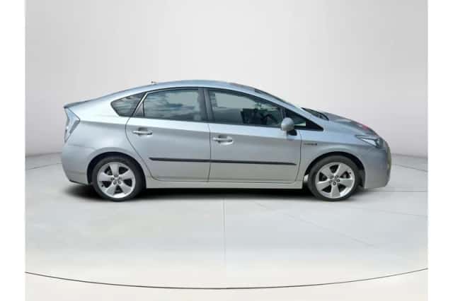Toyota Prius (2011) thumbnail 6