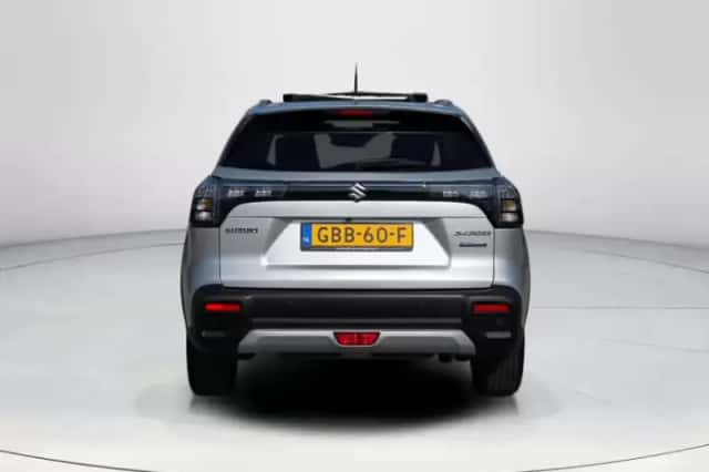 Suzuki S-Cross (2024) thumbnail 4