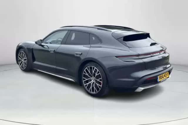 Porsche Taycan Cross Turismo (2023) thumbnail 4