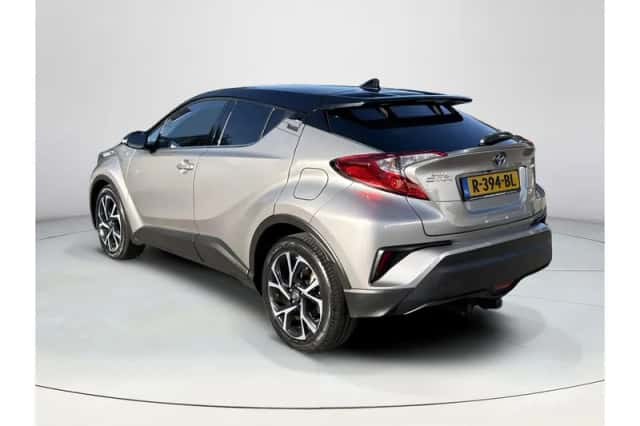 Toyota C-HR (2019) thumbnail 3