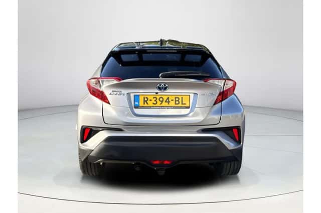Toyota C-HR (2019) thumbnail 4