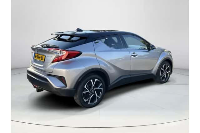 Toyota C-HR (2019) thumbnail 5