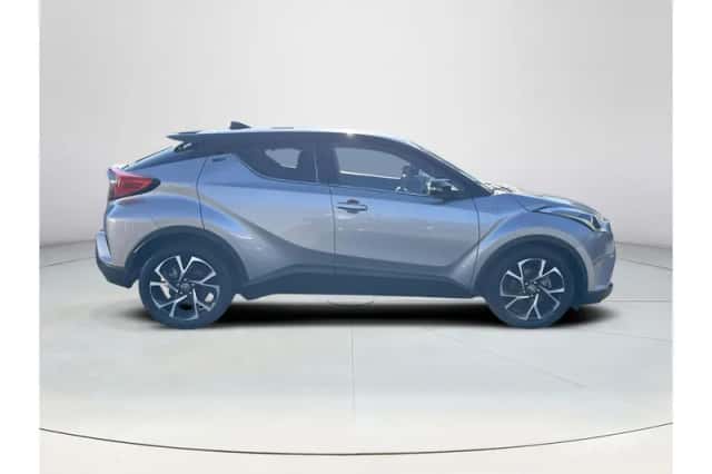 Toyota C-HR (2019) thumbnail 6