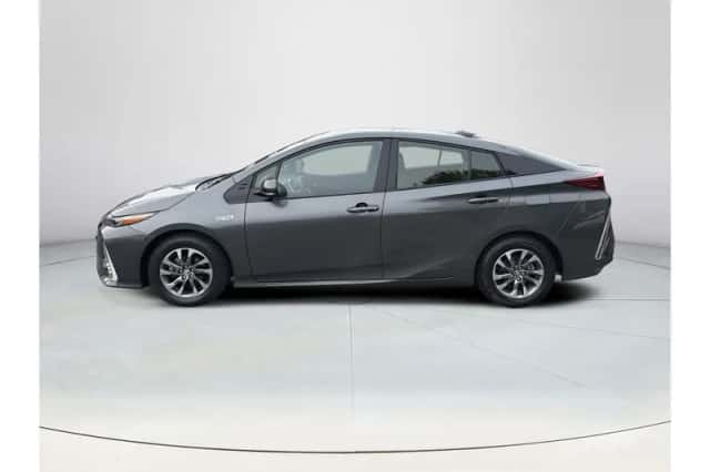 Toyota Prius (2019) thumbnail 2
