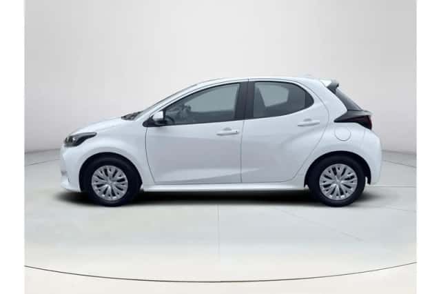 Toyota Yaris (2022) thumbnail 2