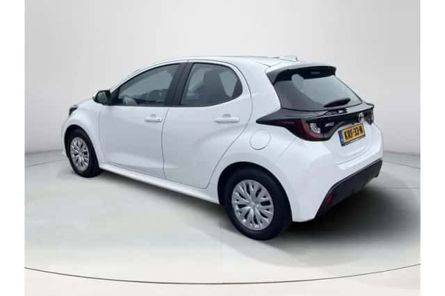 Toyota Yaris (2022) thumbnail 3