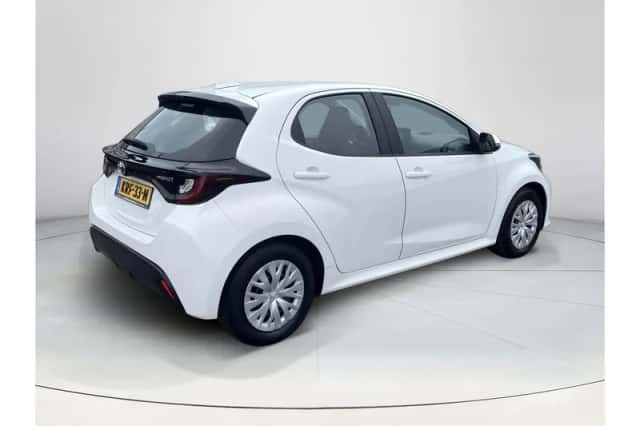 Toyota Yaris (2022) thumbnail 5