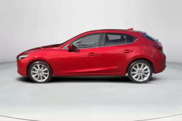 Mazda 3 (2017) thumbnail 2