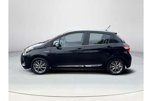 Toyota Yaris (2017) thumbnail 2