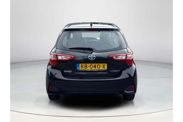 Toyota Yaris (2017) thumbnail 4