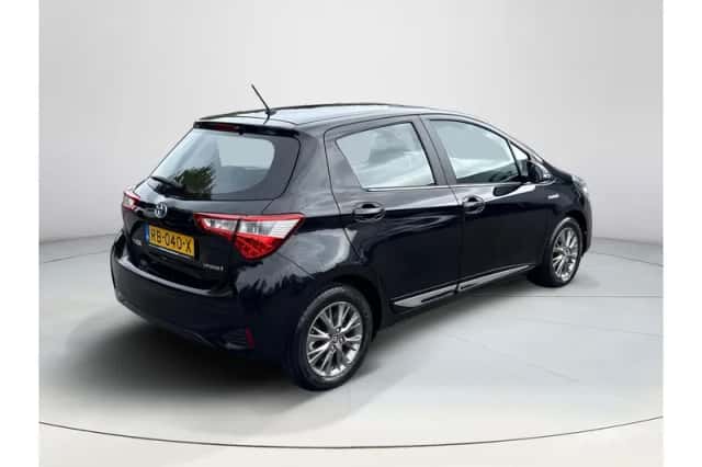 Toyota Yaris (2017) thumbnail 5