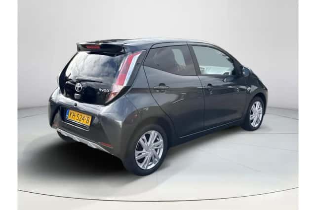 Toyota Aygo (2016) thumbnail 5