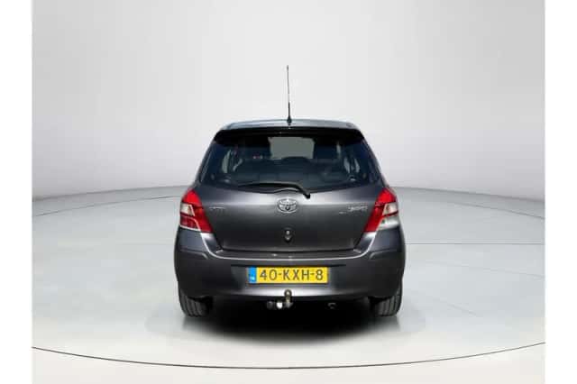 Toyota Yaris (2010) thumbnail 4