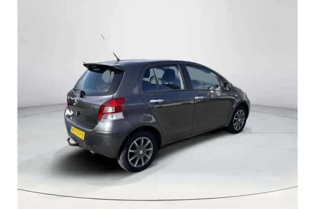 Toyota Yaris (2010) thumbnail 5