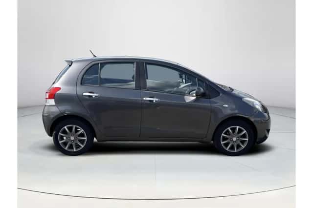 Toyota Yaris (2010) thumbnail 6