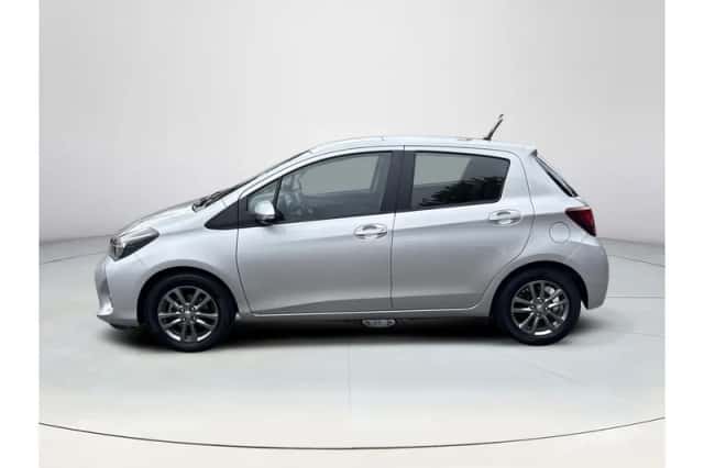 Toyota Yaris (2017) thumbnail 2