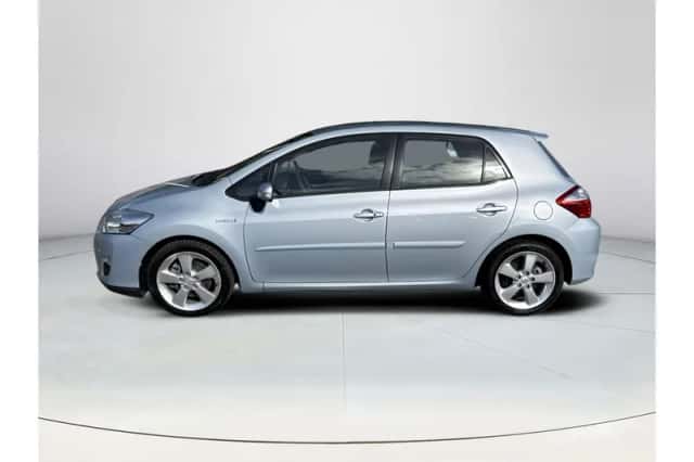 Toyota Auris (2010) thumbnail 2