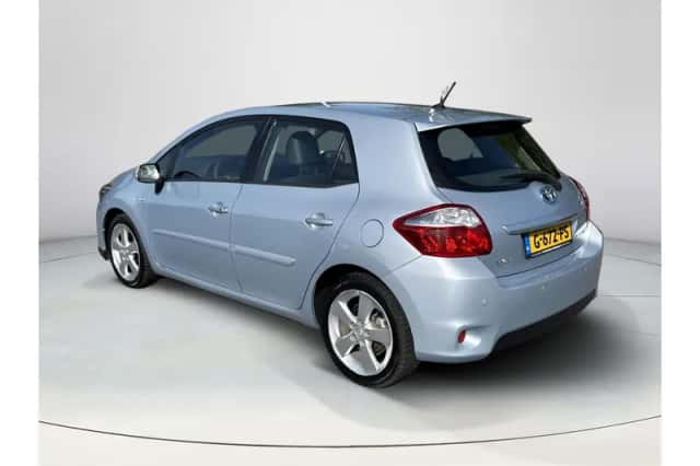 Toyota Auris (2010) thumbnail 3