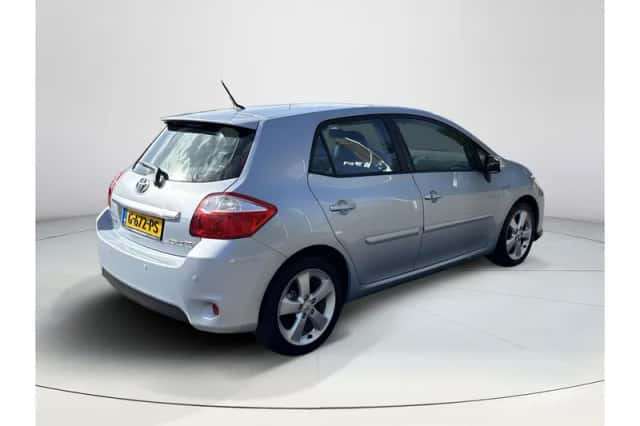 Toyota Auris (2010) thumbnail 5