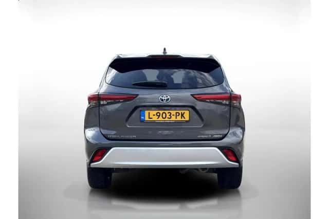 Toyota Highlander (2021) thumbnail 4