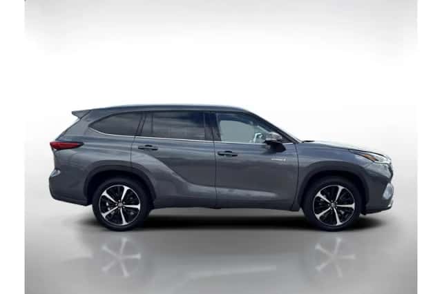 Toyota Highlander (2021) thumbnail 6