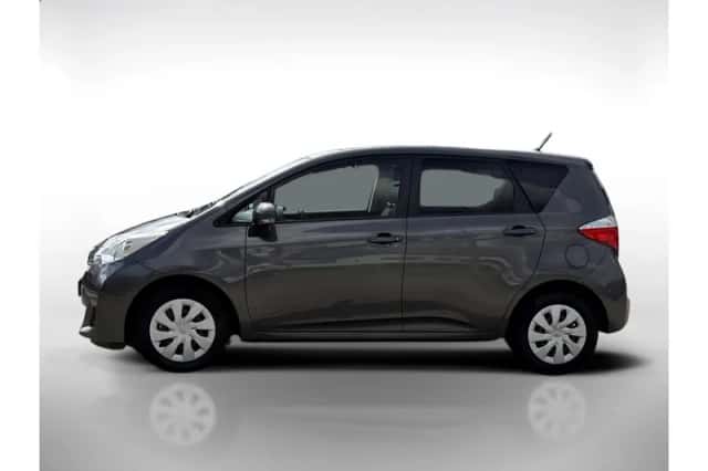 Toyota Verso-S (2014) thumbnail 2