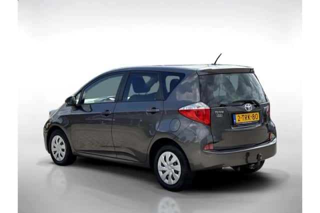 Toyota Verso-S (2014) thumbnail 3