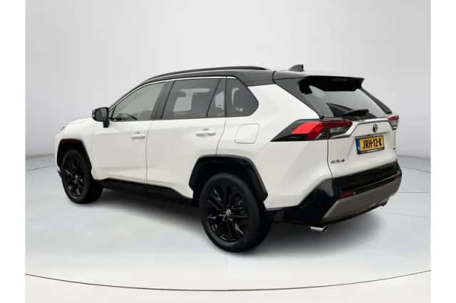 Toyota RAV4 (2023) thumbnail 3