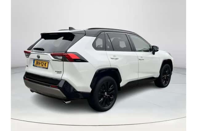 Toyota RAV4 (2023) thumbnail 5