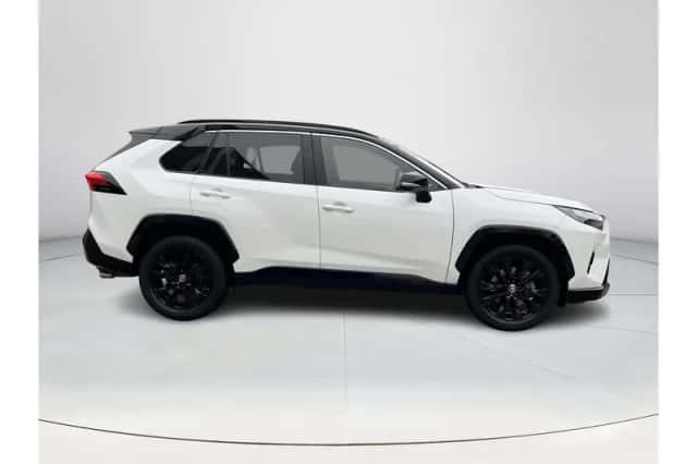 Toyota RAV4 (2023) thumbnail 6
