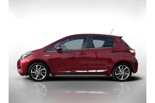 Toyota Yaris (2017) thumbnail 2