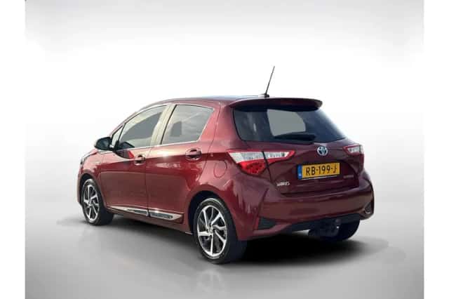 Toyota Yaris (2017) thumbnail 3